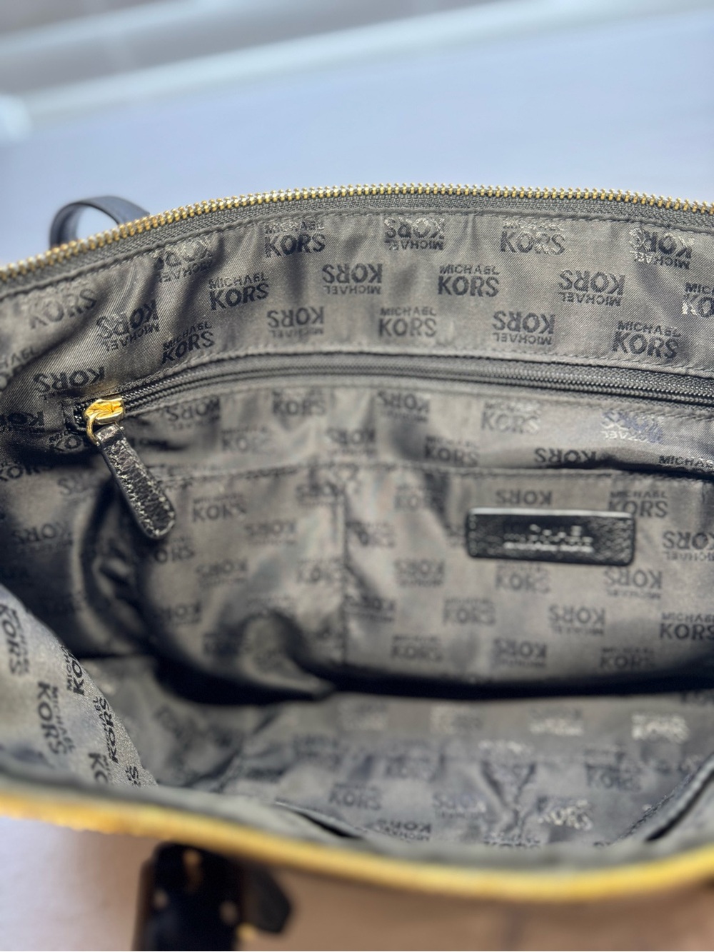 Michael Kors Jet Set East/West Tote Bag in Signature Tan and Black Fabric - Picture 12 of 12